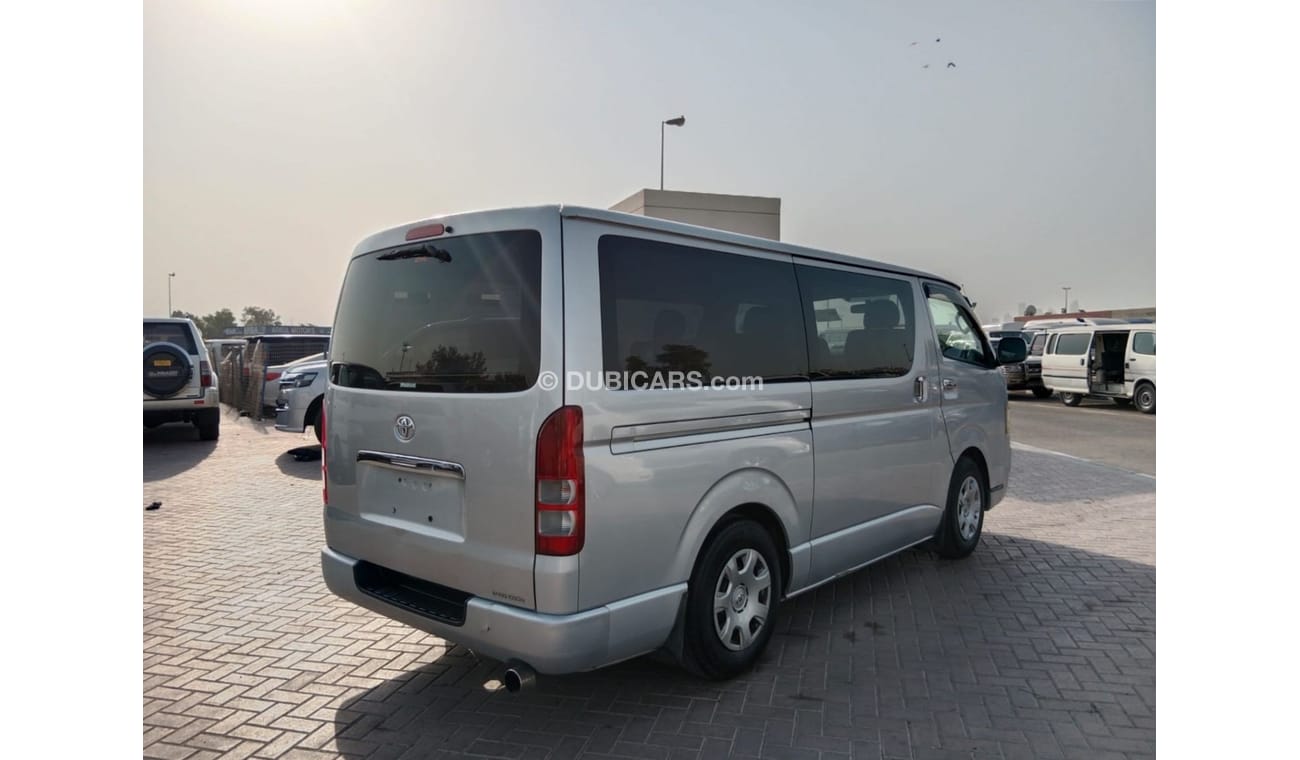 تويوتا هاياس TOYOTA HIACE VAN RIGHT HAND DRIVE (PM1611)