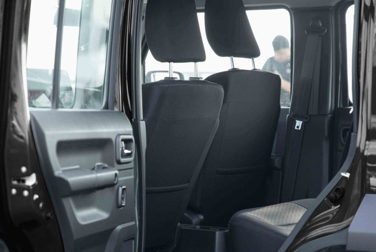 سوزوكي جيمني 2024 سوزوكي جيمني 1.5 4x4 5DR GLX - أزرق من الداخل أسود | تصدير فقط