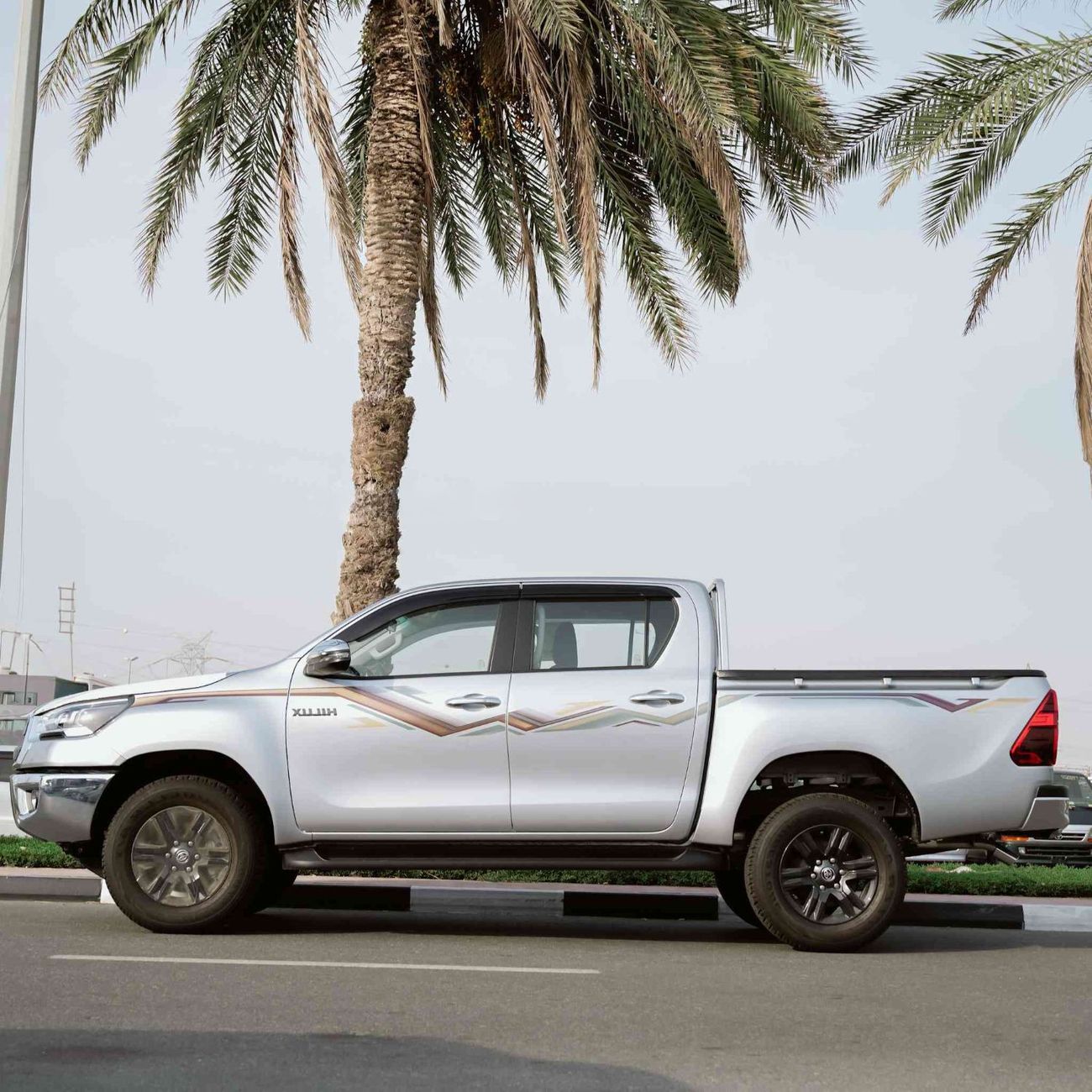 تويوتا هيلوكس GLX AT 2.7L