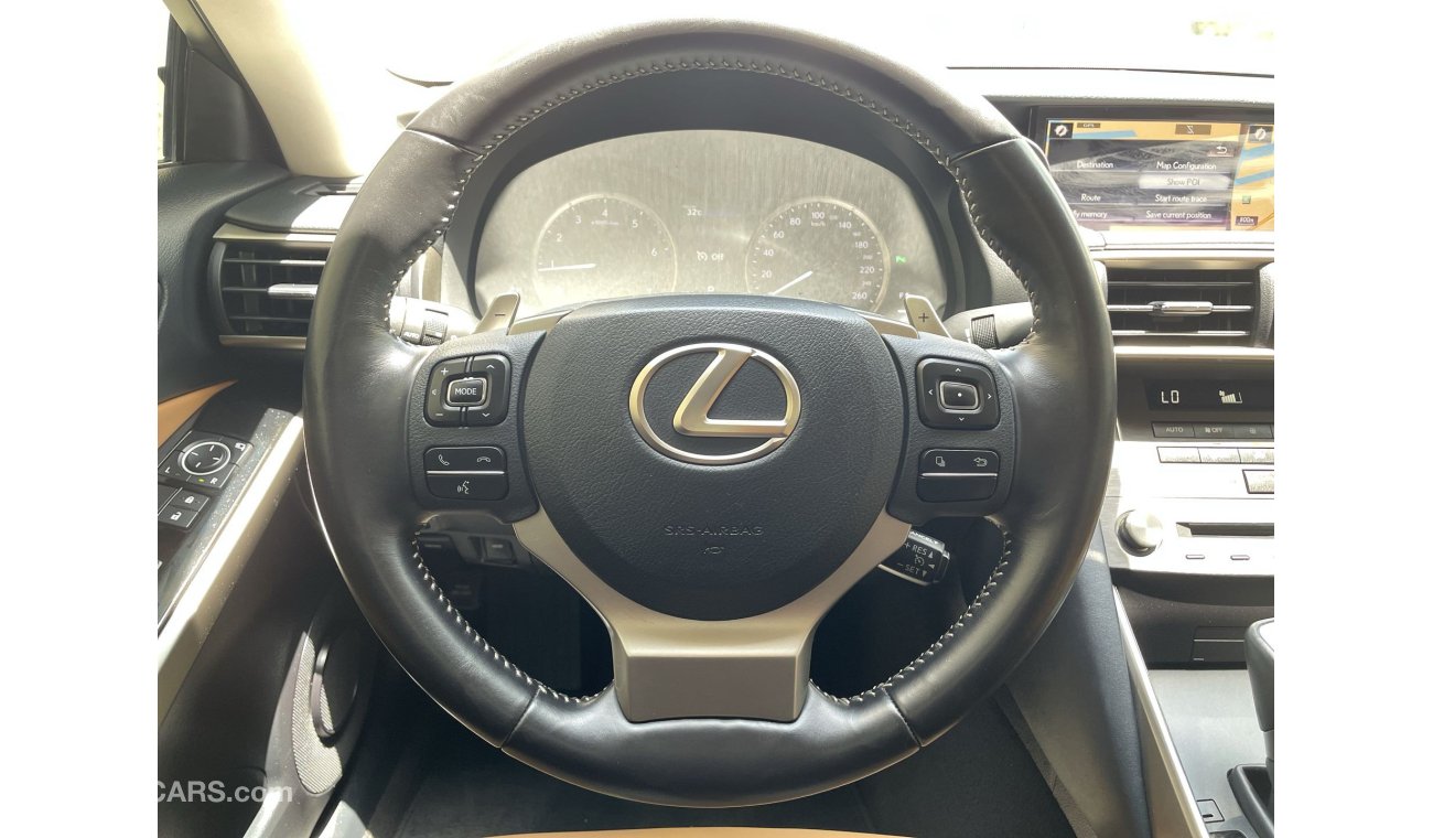 Lexus IS300 2.5L | PREMIER|  GCC | EXCELLENT CONDITION | FREE 2 YEAR WARRANTY | FREE REGISTRATION | 1 YEAR FREE