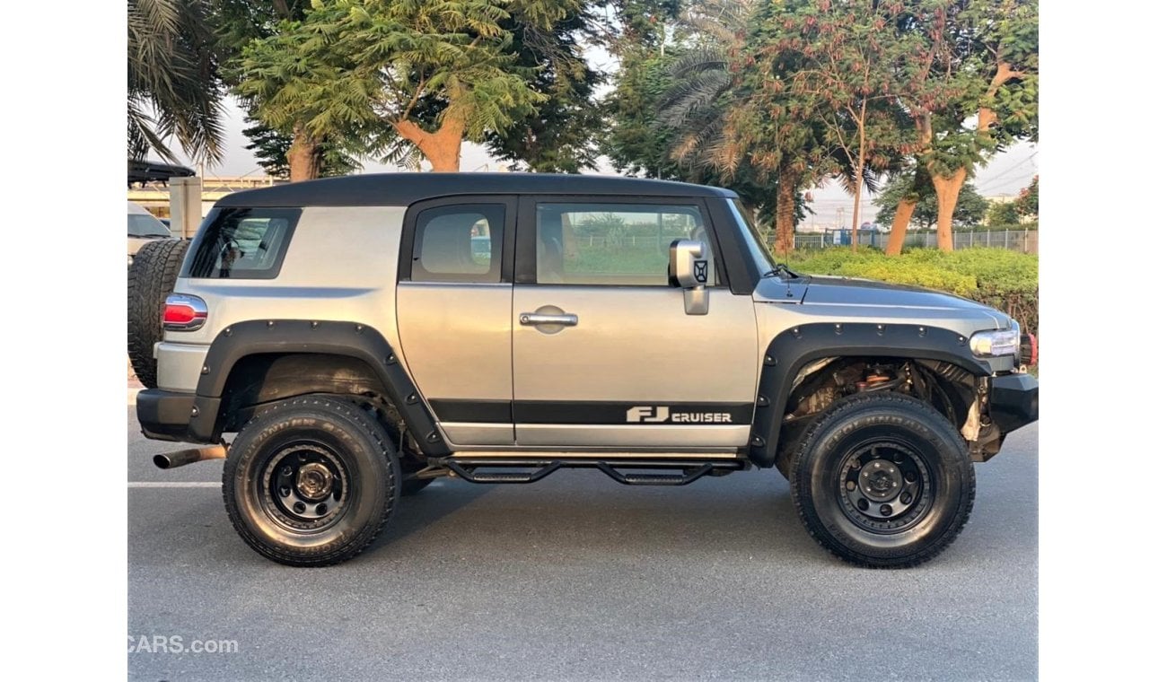 Toyota FJ Cruiser TOYOTA FJ CRUISER 2010  GULF ,FULL OPTIONS WITH MODIFID