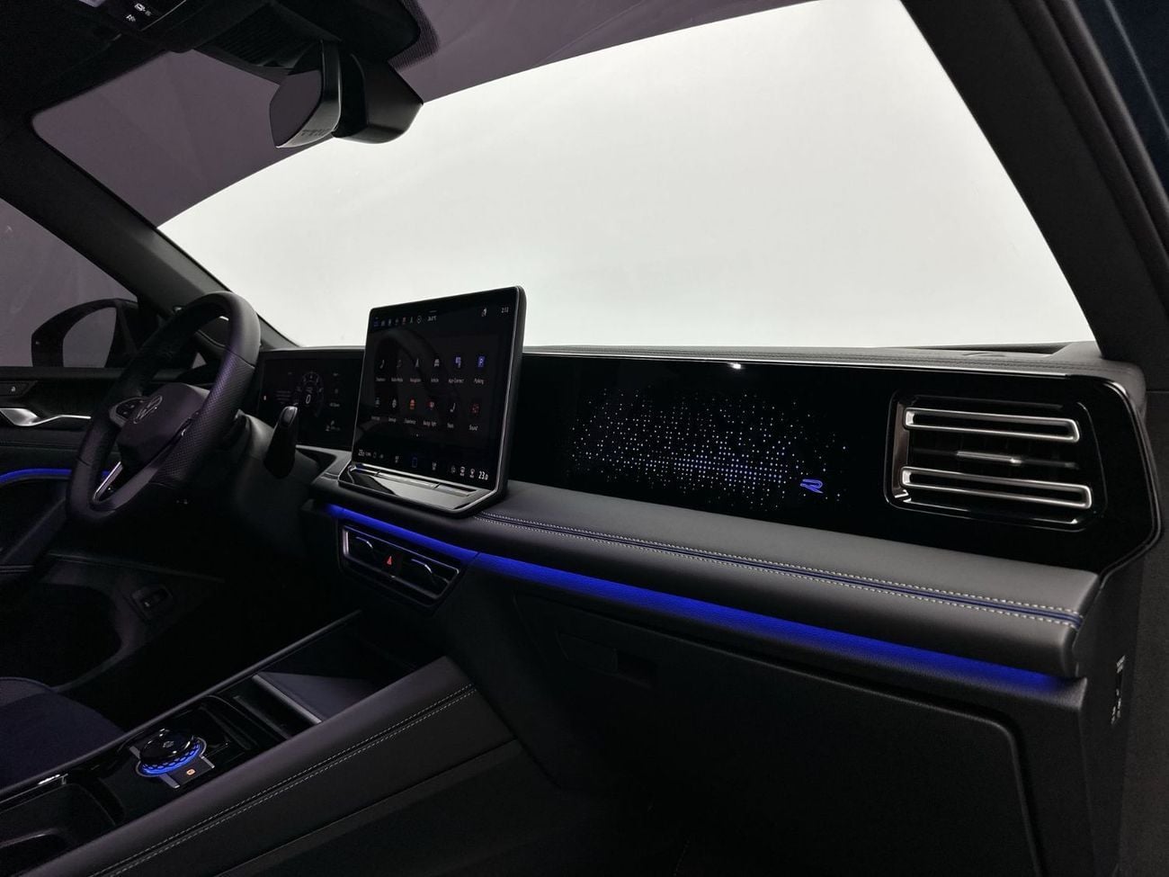 Volkswagen Tiguan Tiguan R-Line 1.4L (Ref#78130) - 32,100 AED SAVINGS from New Car