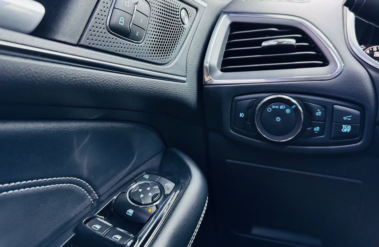 Ford Edge GCC .. FSH .. Original paint .. warranty .. Service .. AWD .. Titanium .