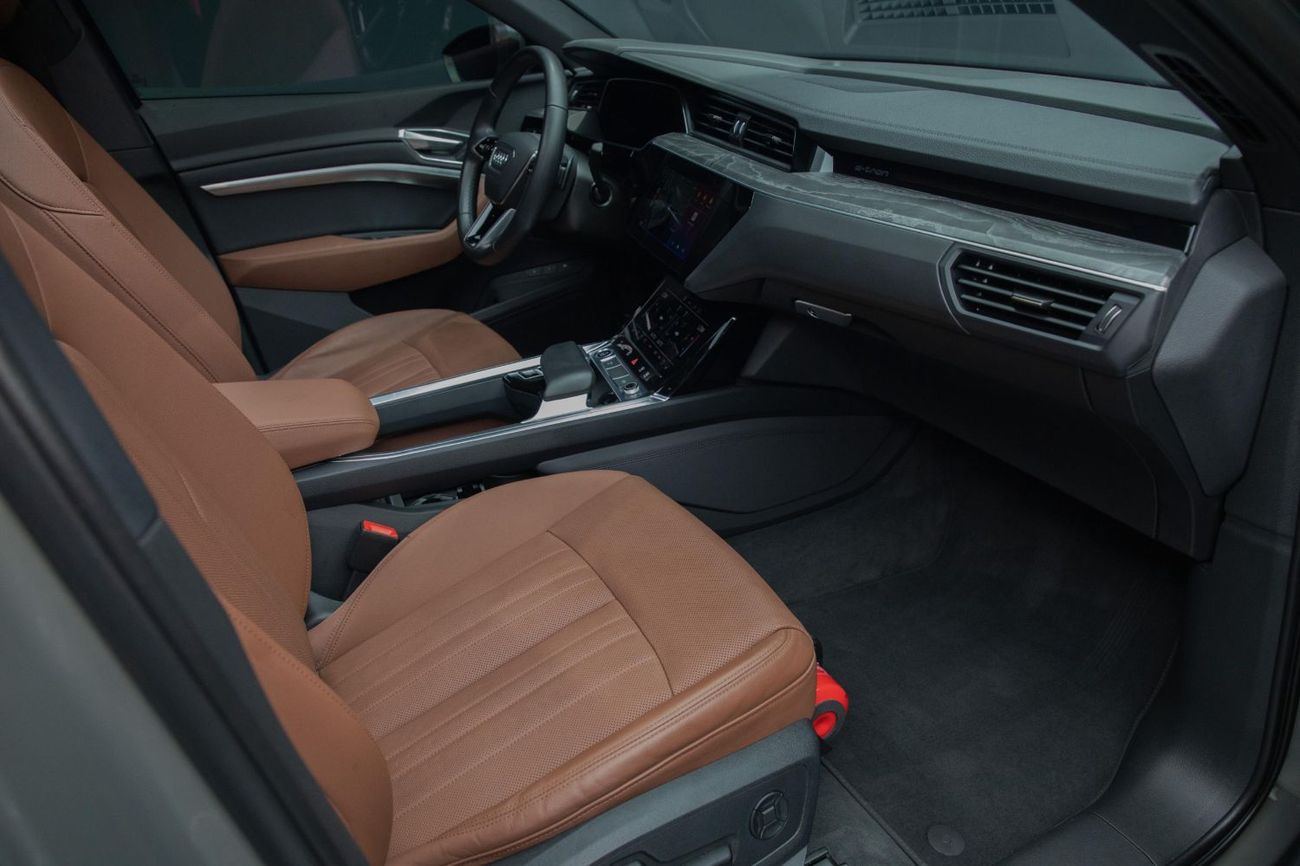 أودي إي ترون سبورتباك 50 Quattro S-Line