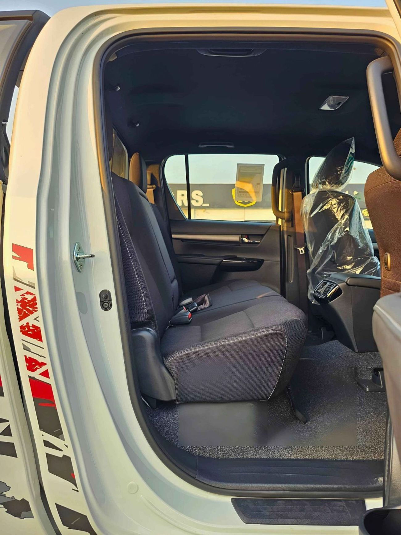 تويوتا هيلوكس SR5 ADVENTURE / 4.0L V6 PETROL / 360 CAMERA / BULLBAR / AUTO A.C (CODE # ADV)