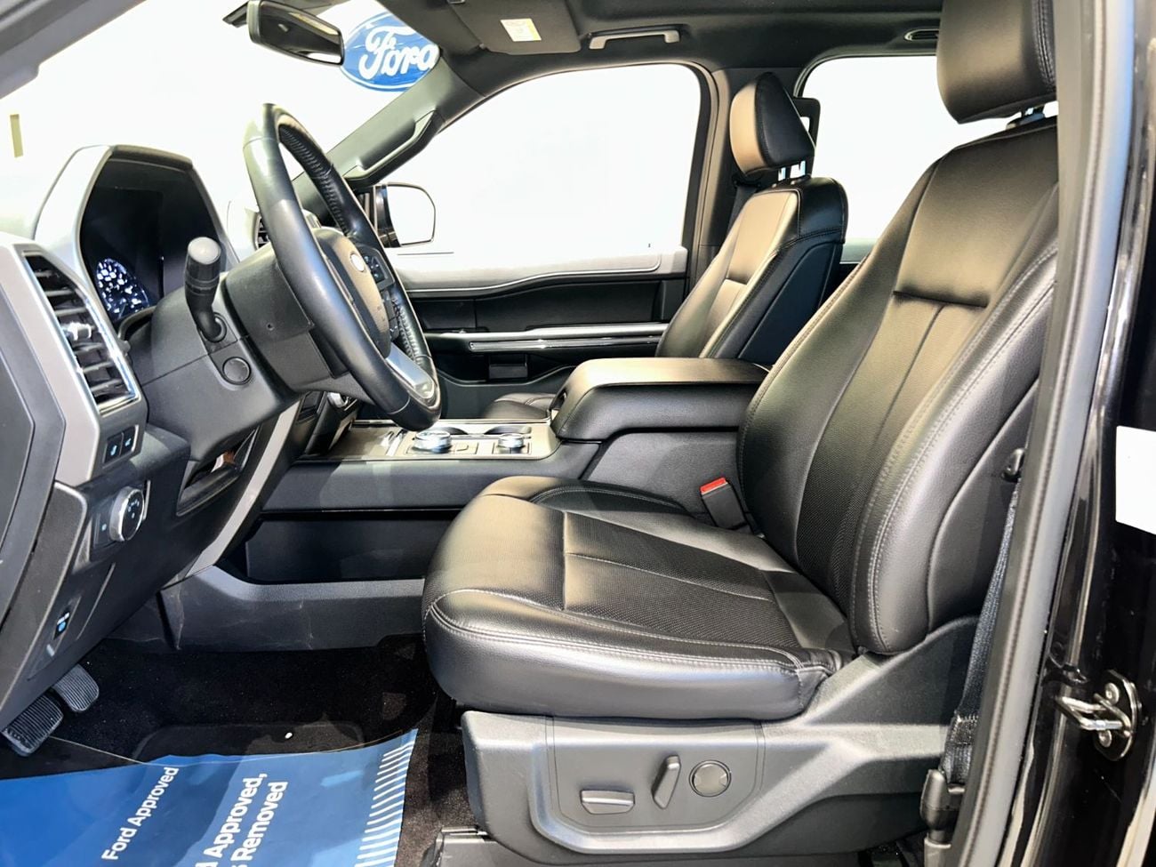 Ford Expedition XT221 / FREE Insurance + Registration / AL TAYER MOTORS / AL QOUZ SHOWROOM