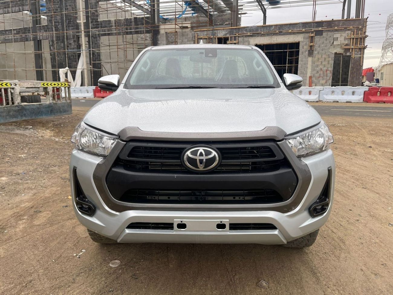 تويوتا هيلوكس diesel engine ,2.8 liter ,manual gear ,year model 2024 ,right hand drive ,only for export available