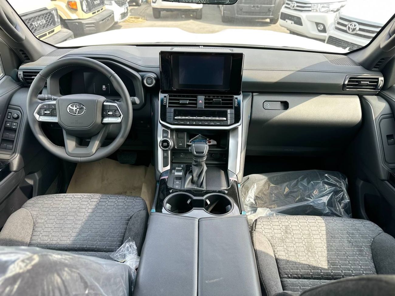 تويوتا لاند كروزر GXR 3.5L PTR A/T // 2026 // STD with Sunroof , Cool Box , Cruise Control // Special Offer // By Form