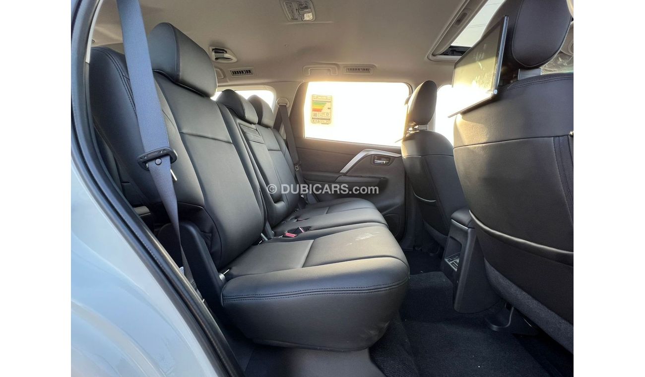 Mitsubishi Montero Montero Sport 2022 3.0L D49 | GCC specs 4x4 (Sunroof) | Body Kit | Exterior White