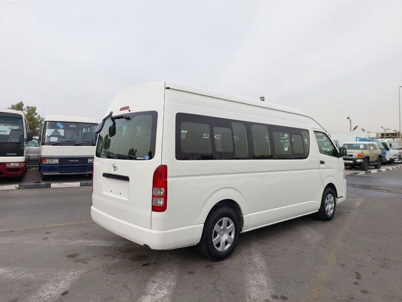 Toyota Hiace TOYOTA HIACE COMMUTER VAN RHD 2017 MODEL 2.7 L PETROL AUTOMATIC(PM81432)