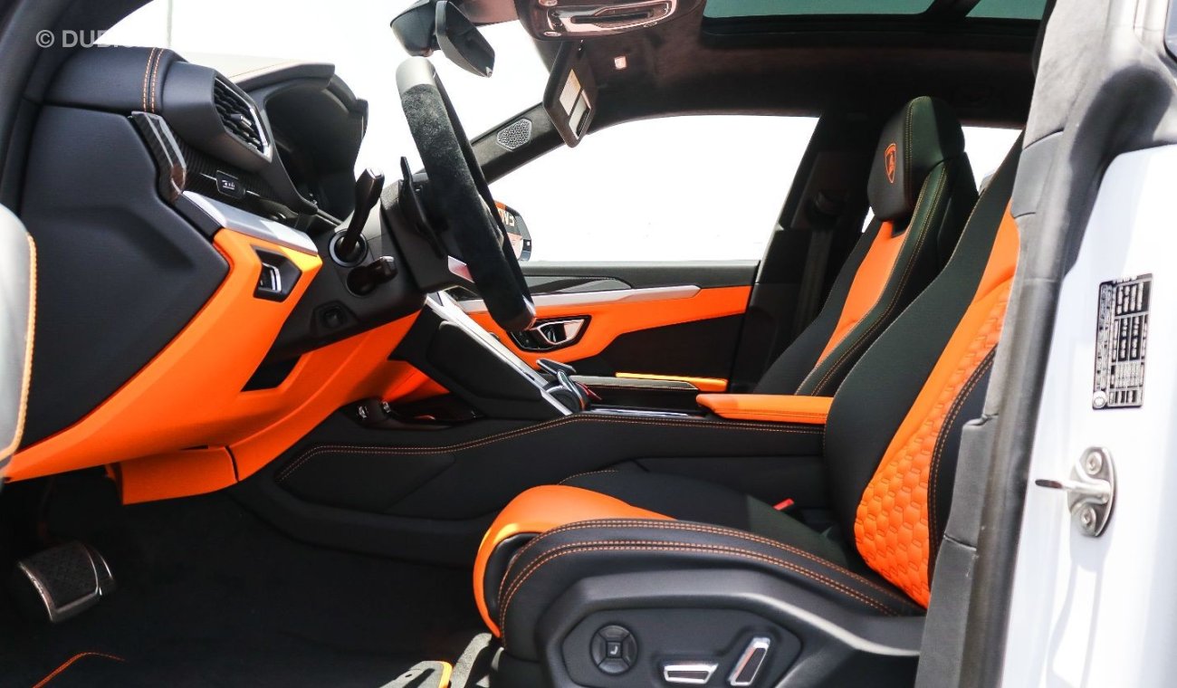 Lamborghini Urus *Carbon Package*Style Package* Premium Soundsystem*Orange Callipers*Rare TV