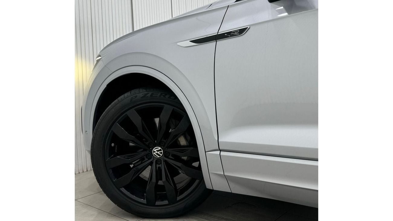 فولكس واجن طوارق 2022 Volkswagen Touareg R-Line Black Edition, Jan 2027 VW Warranty, Full VW Service History, GCC
