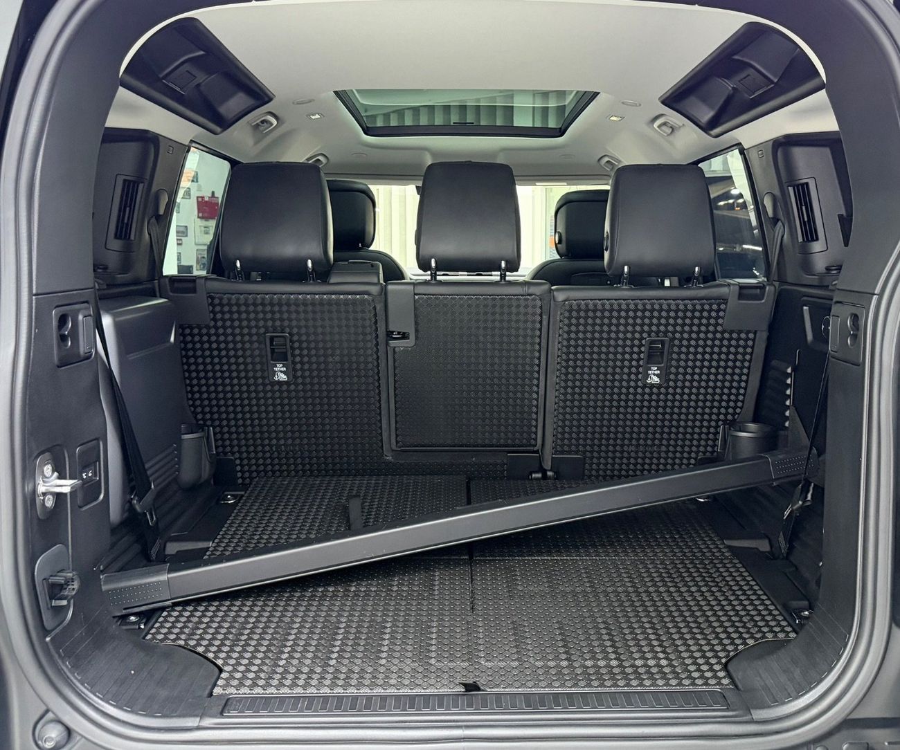 لاند روفر ديفندر P400 110 HSE 3.0L (5 Seater)