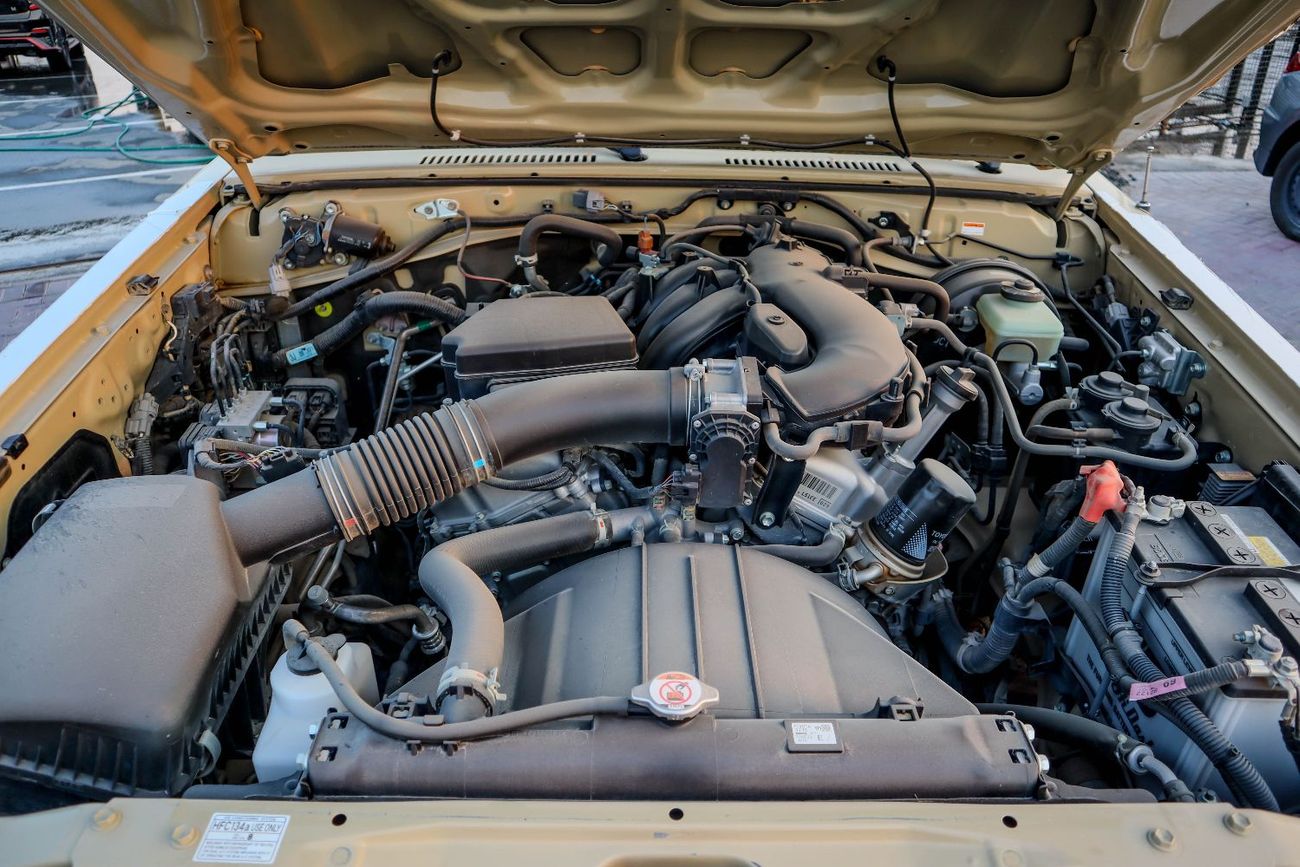 تويوتا لاند كروزر بيك آب Std 4.0L Single Cab Utility 4WD