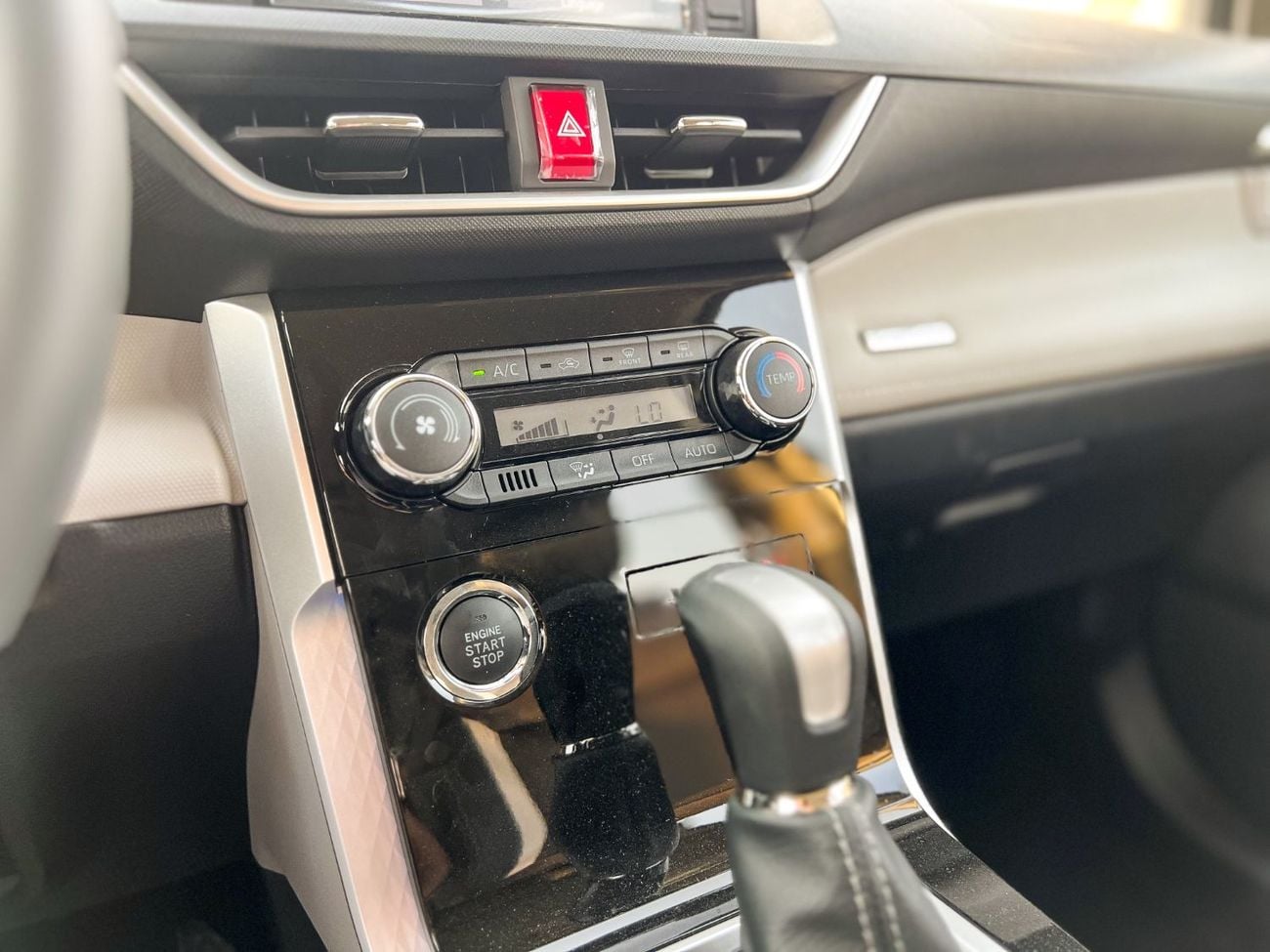 تويوتا فيلوز GX - EXPORT ONLY - Toyota Veloz G 1.5L