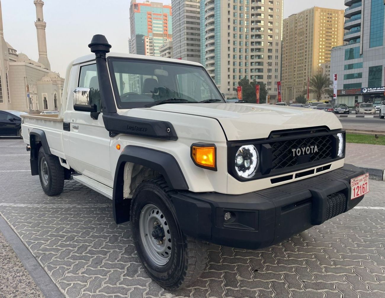 تويوتا لاند كروزر بيك آب 2024 shape ,diesel 4.5 liter ,right hand drive ,only or export available