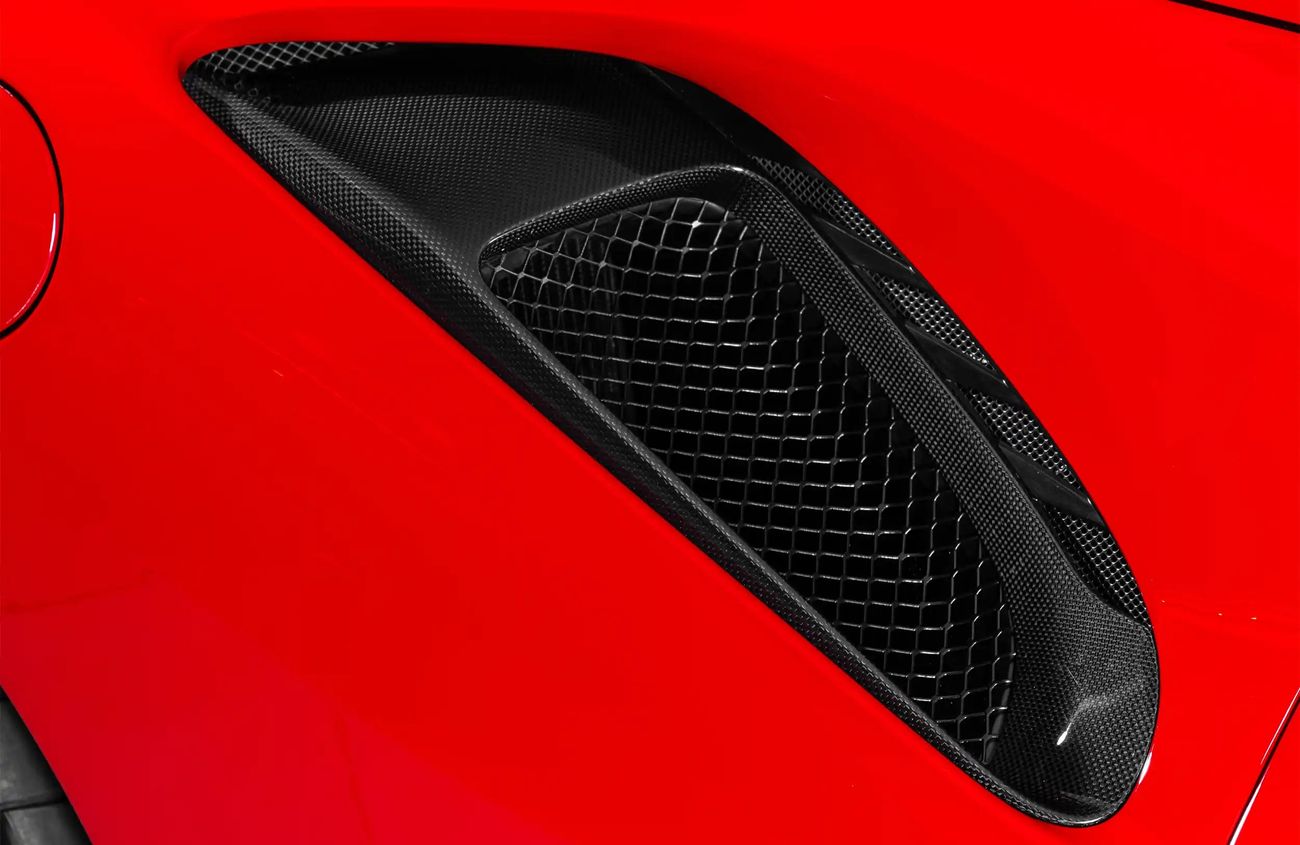 فيراري 488 بيستا سبايدر 3.9L V8 Twin-Turbocharged Engine