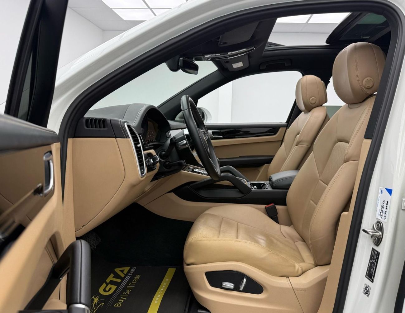 Porsche Cayenne Std 3.0L (340 HP) 2018 Porsche Cayenne, Warranty, Sport Chrono Package, Excellent Condition, GCC