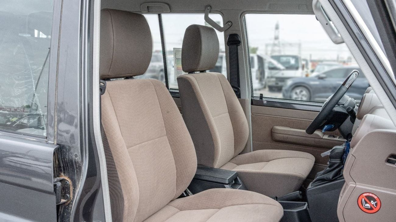 تويوتا لاند كروزر 70 Toyota Land Cruiser LC76 4.0L AT Petrol (Grey-Brown) Basic