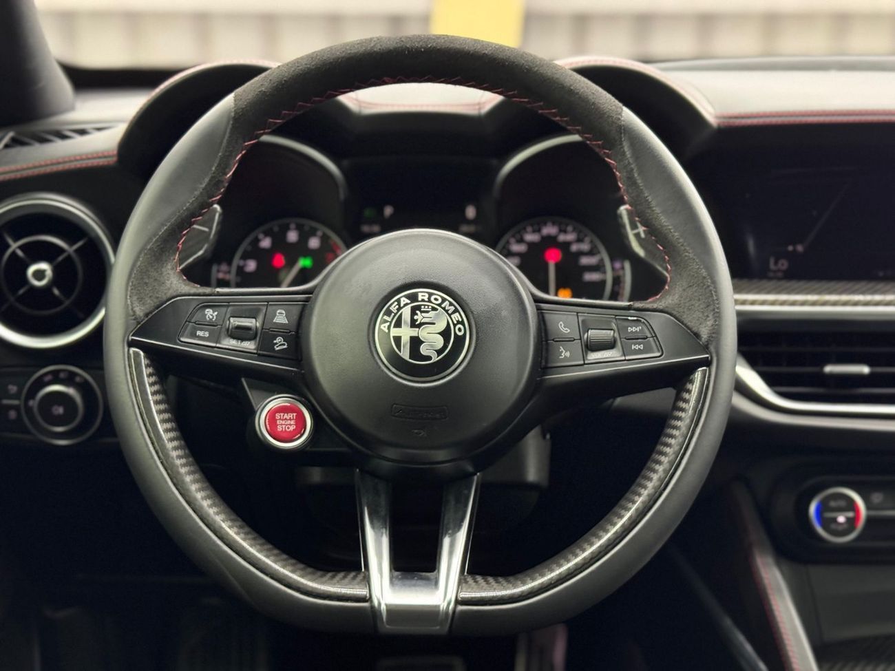 ألفا روميو ستيلفيو Quadrifoglio 2.9L (503 HP) 2018 Alfa Romeo Stelvio Q4, Warranty, Carbon Fiber Package, Excellent Con