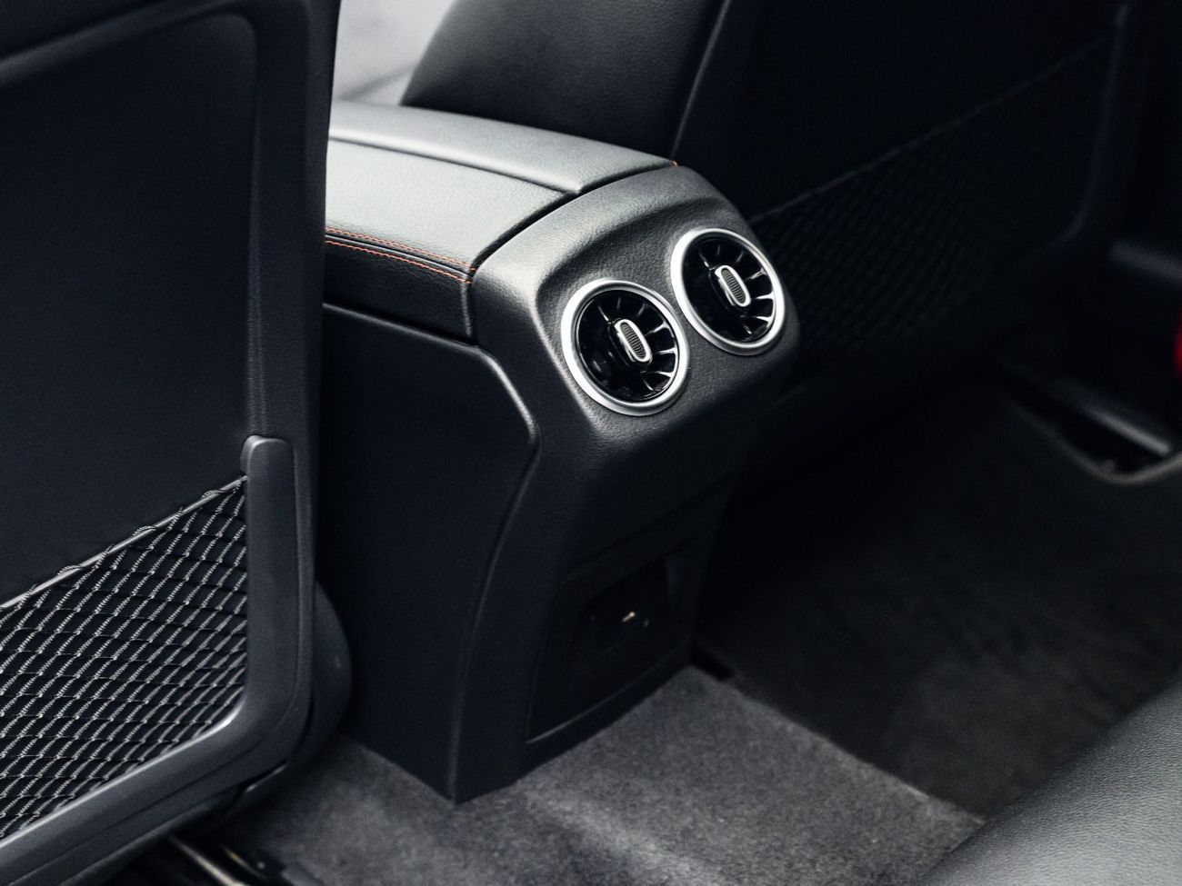 مرسيدس بنز A 35 AMG Premium + 2.0L