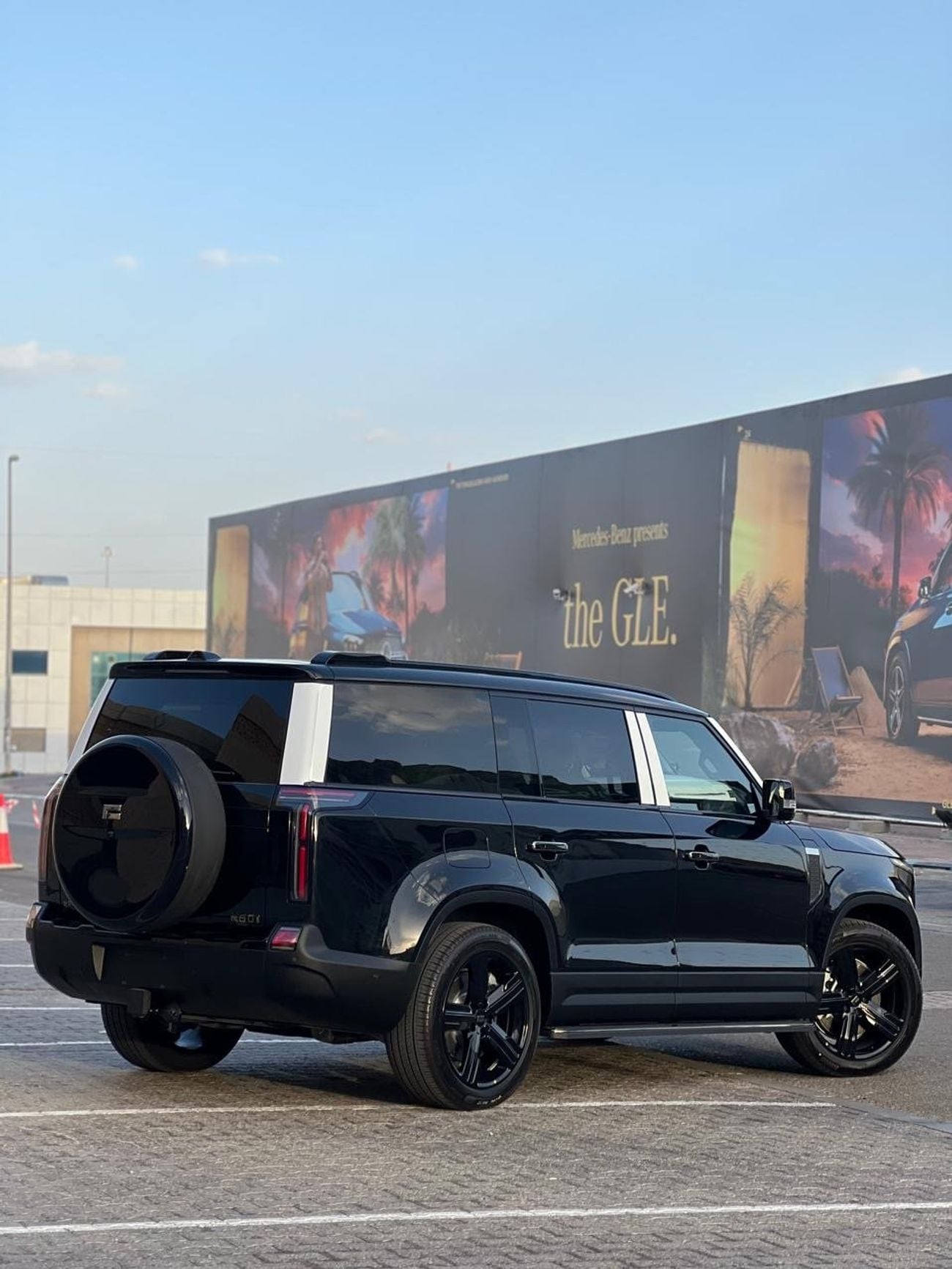 روكس 01 روكس 01 اسود من الخارج ابيض من الداخل ضمان evs