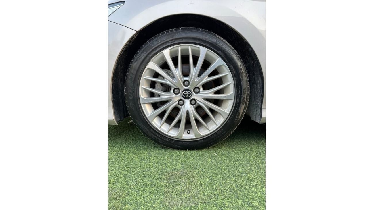 تويوتا كامري تويوتا كامري 2018 محرك 3.5 فتحة على فتحة مقاعد جلد مجهزة تجهيزا جيدا بحالة جيدة V6