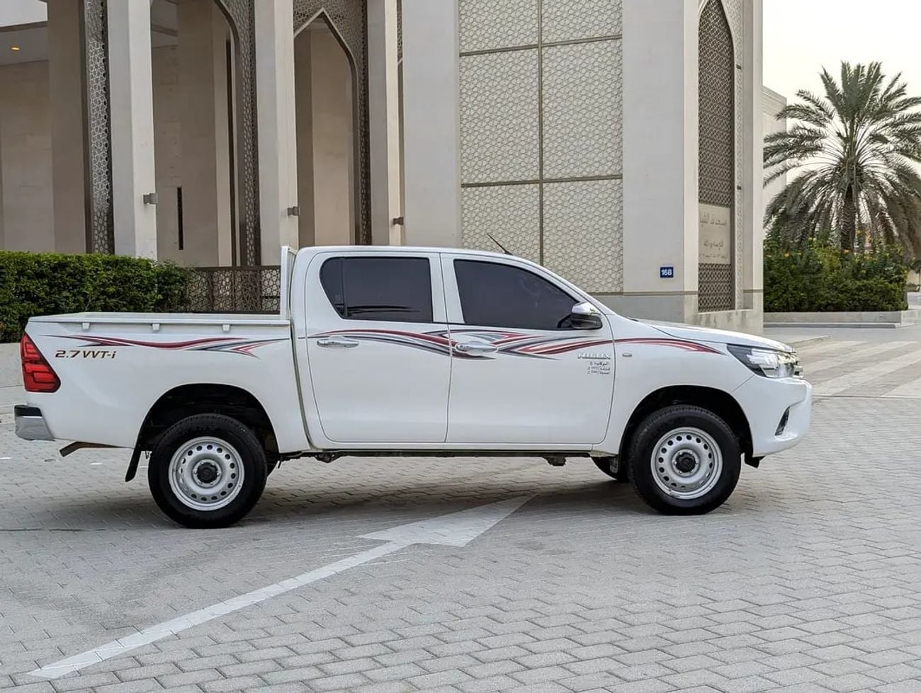 Toyota Hilux GL 2.7 L 4X4 Automatic - Original paint - GCC Specs Dual Cab Pickup