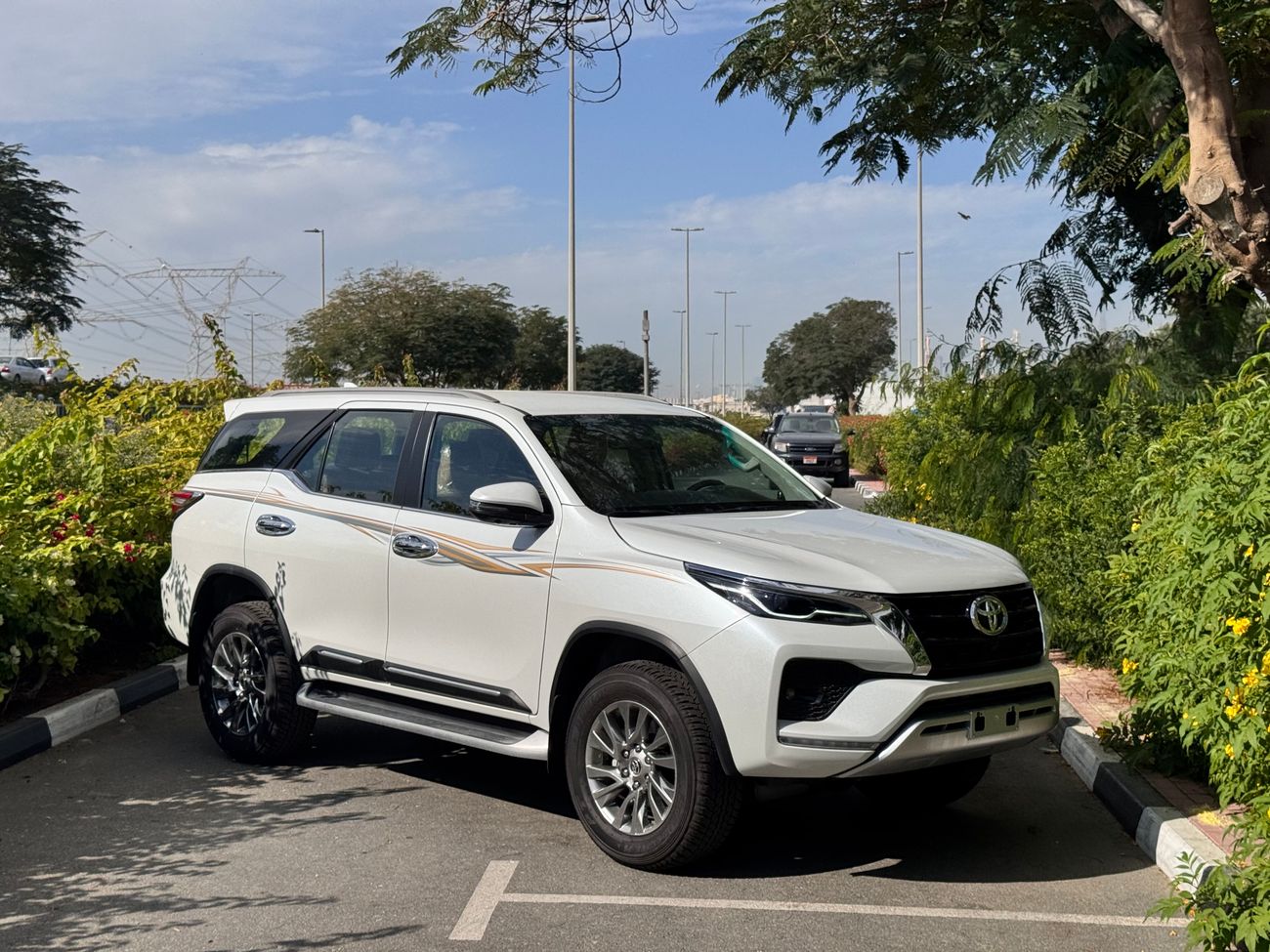 Toyota Fortuner 2024 V6 4.0L 4X4 PETROL AT 7-SEATS GCC BRAND NEW 0KM