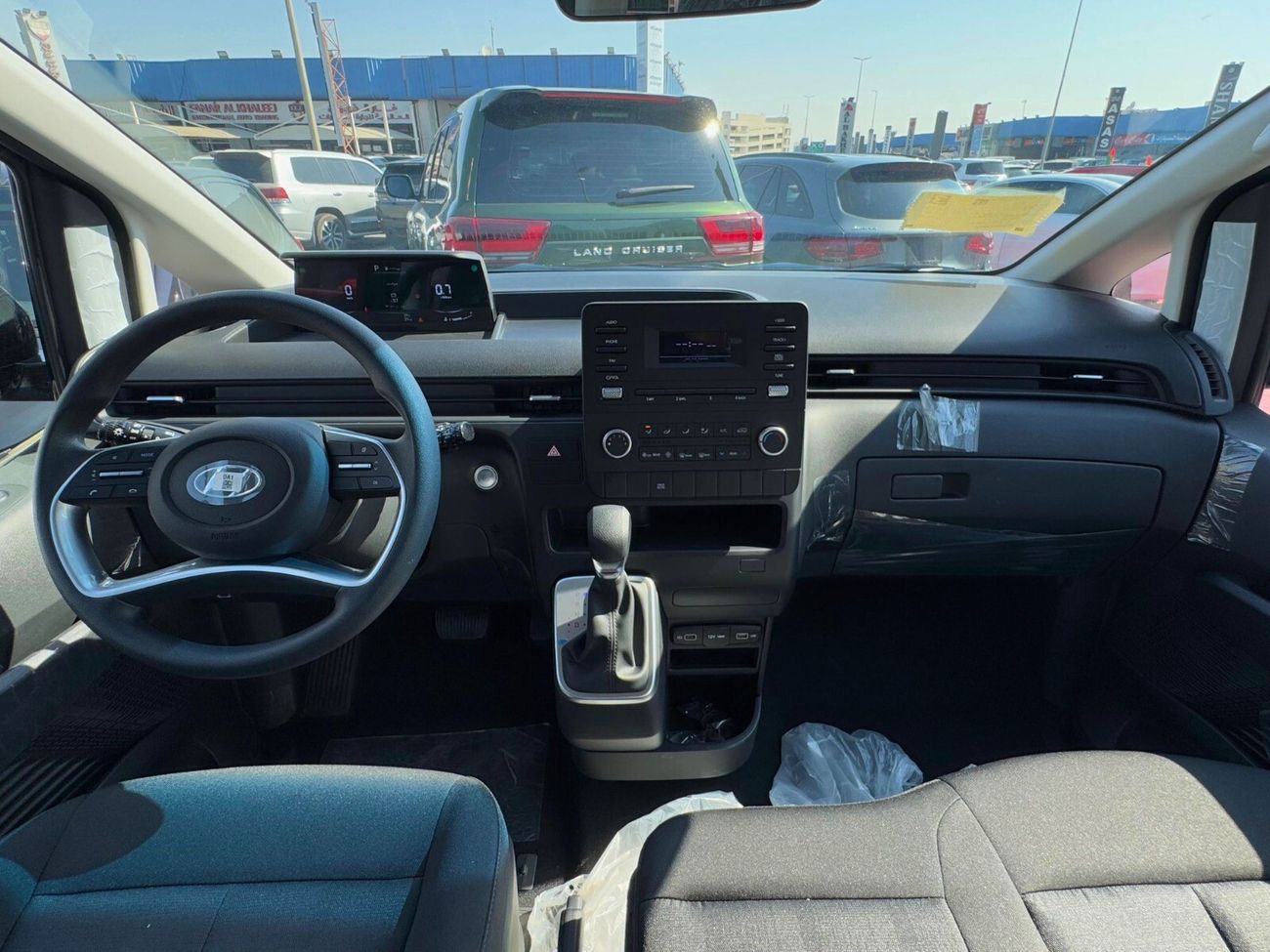 هيونداي ستاريا 3.5L V6  PETROL A/T / PUSH START / BASIC "9" SEATER / 2024 MY