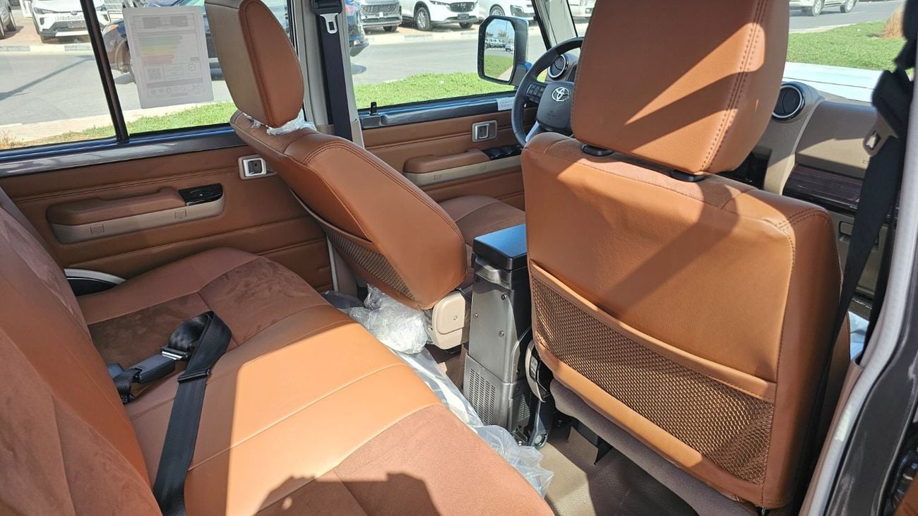 تويوتا لاند كروزر بيك آب Toyota Land Cruiser Pick Up LC79 DOUBLE CABIN LX-Z A/T 4.0 V6 EXPORT ONLY