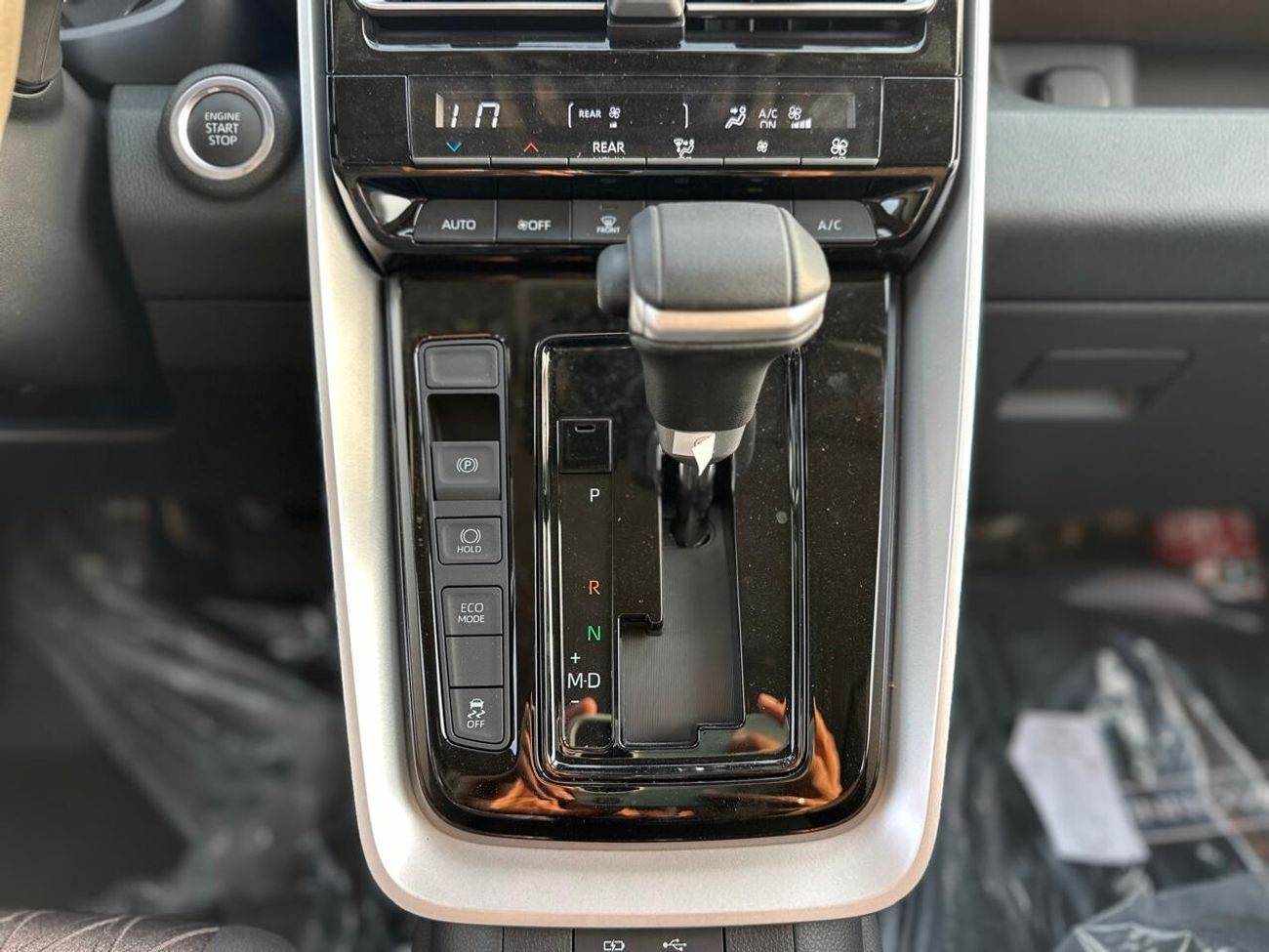 Toyota Innova 2024, PETROL 2.0L 0KM, GCC SPEC, 8-SEATERS, EXPORT PRICE