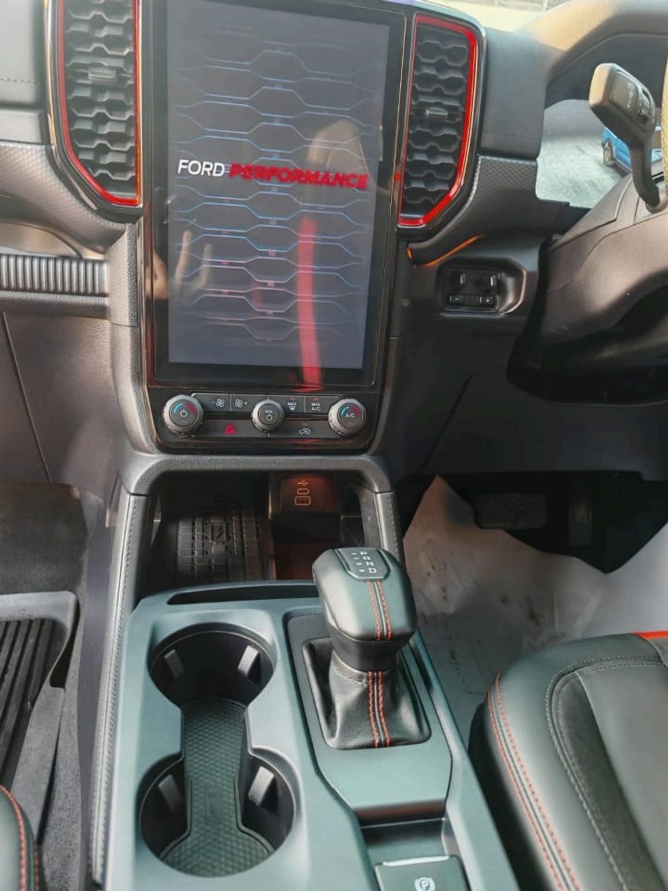 فورد رينجر رابتور Double Cabin 3.0L- RHD-AWD-petrol-Automatic-6 Cylinders-5 seats-4 Doors