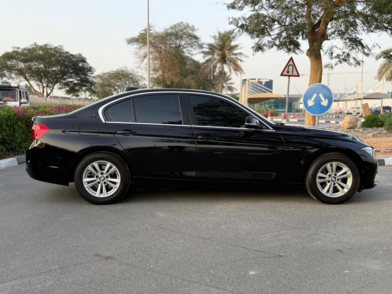 BMW 318i 2017 BMW 318I GCC VERY CLEAN Std 1.5L