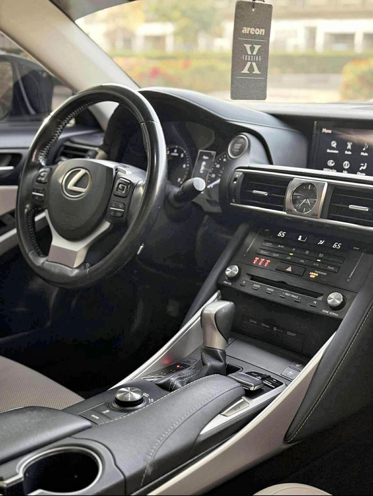 لكزس IS 300 6 cylinder