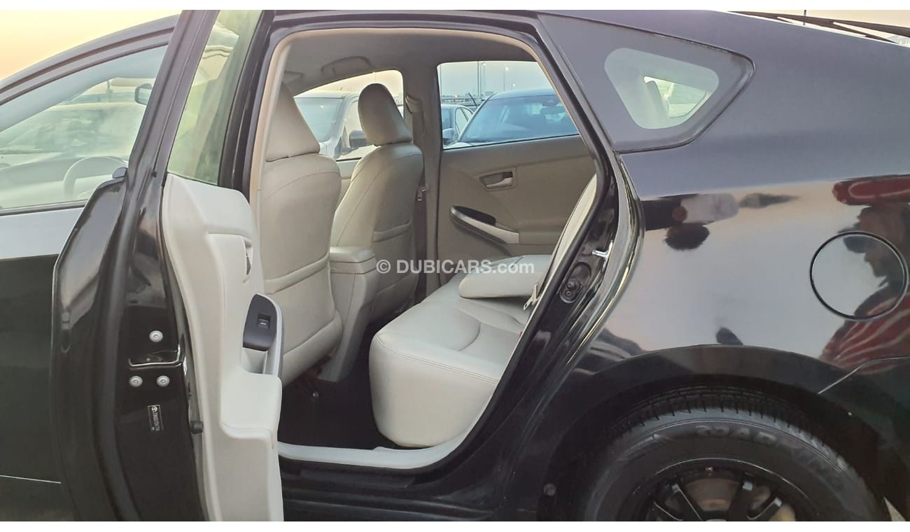 تويوتا برياس TOYOTA PRIUS HYBRID CAR