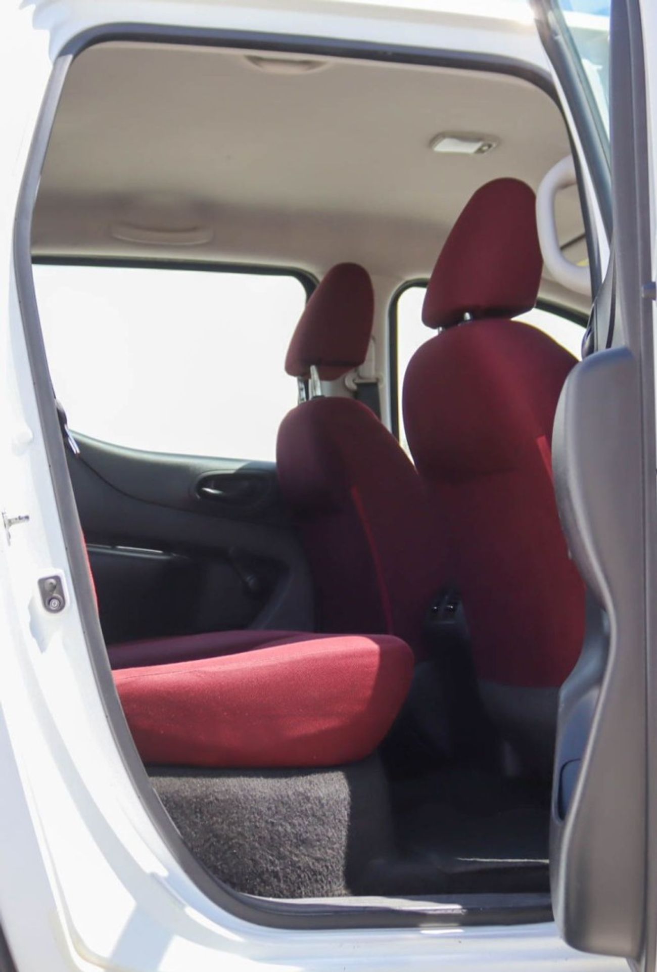 نيسان نافارا Std 2.5L RWD A/T Nissan Navara RWD 2020 GCC Original Paint accident-free, in excellent condition, 10