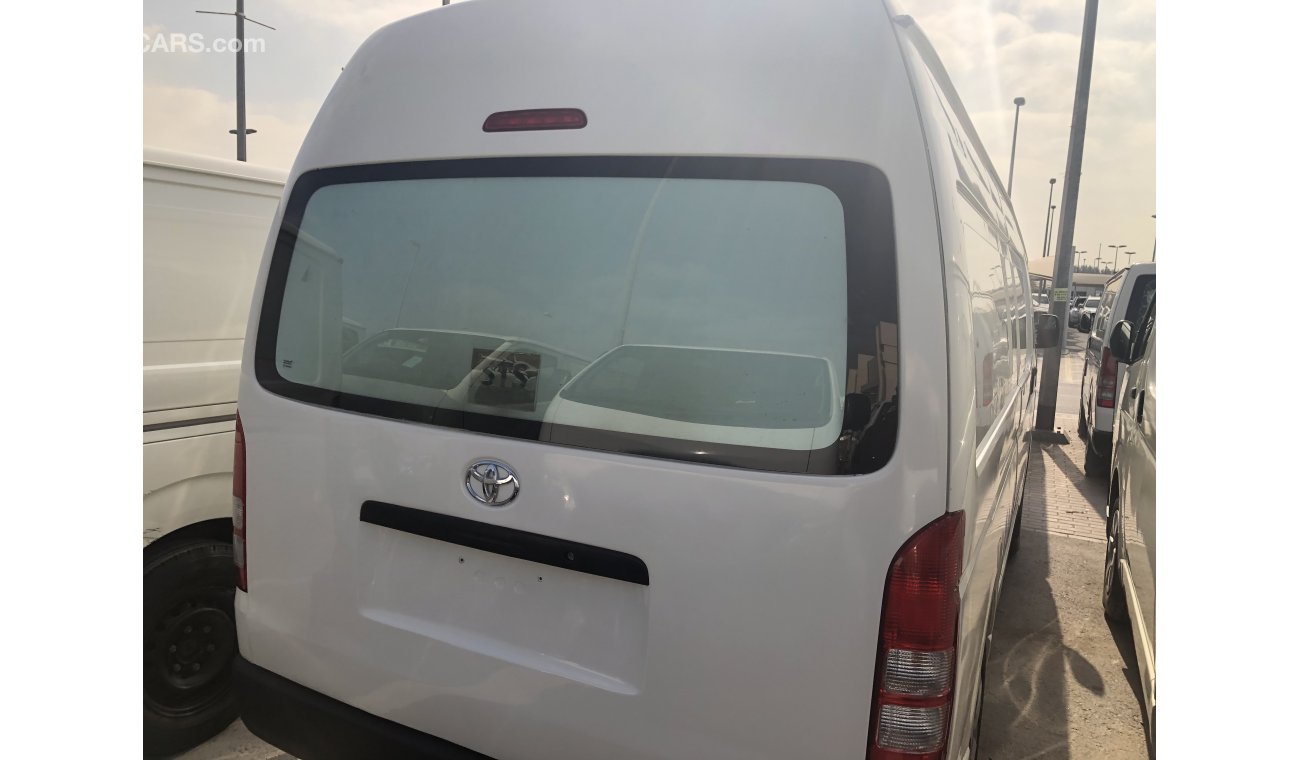 تويوتا هاياس Toyota Hiace Highroof chiller van 2016. Excellent condition