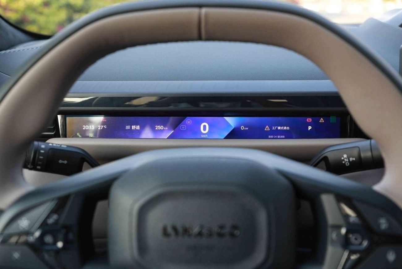 Lynk & Co Z10 2024 LYNK & CO Z10 ULTRA 702 - RED & BLACK inside BROWN