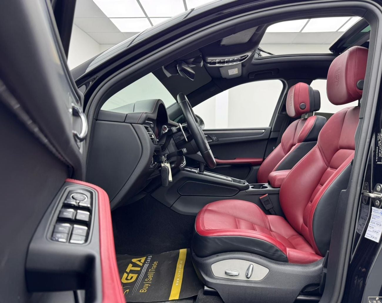 Porsche Macan T 2.0L (260 HP) 2023 Porsche Macan T, Warranty+Full Porsche Servie History, GCC