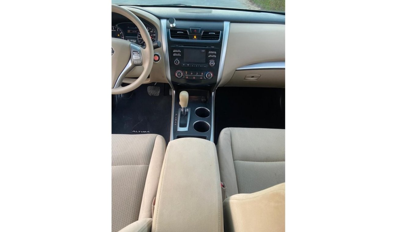 Nissan Altima Nissan altima 2015 no 2 options clean car