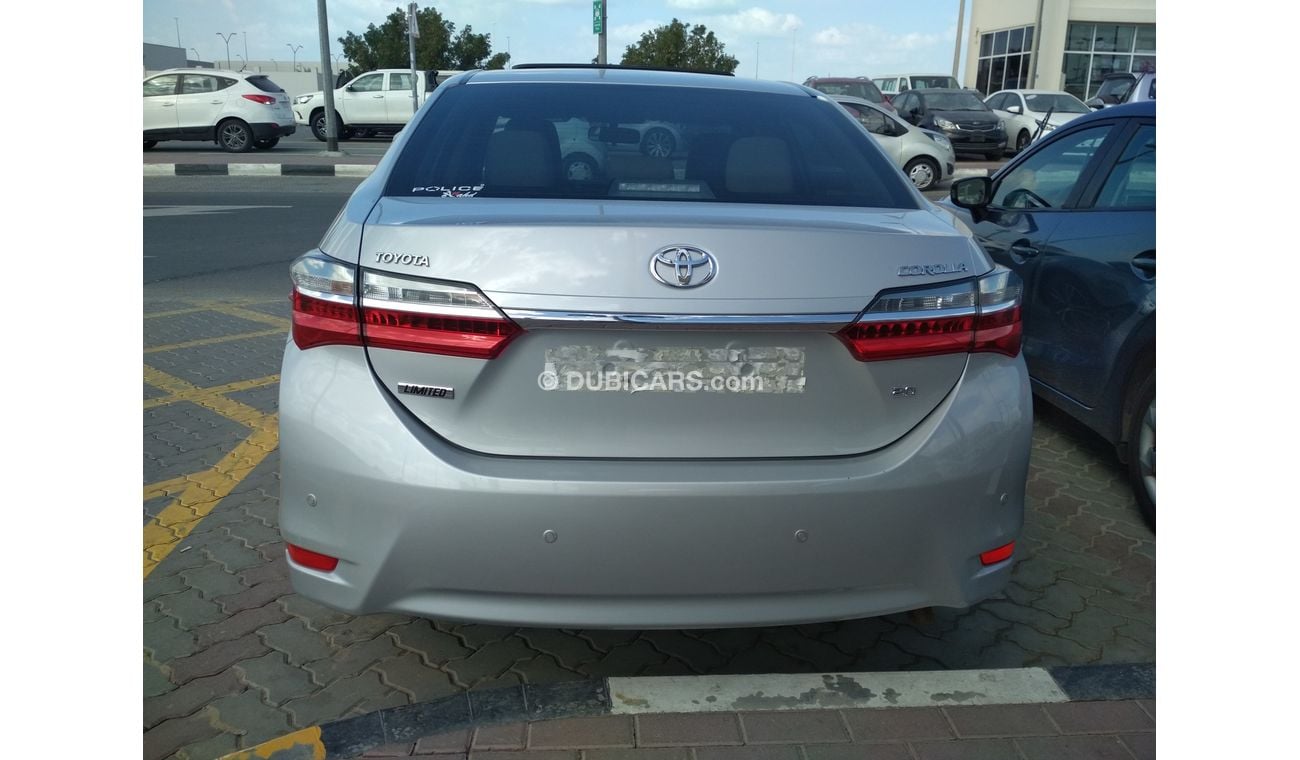 تويوتا كورولا 2017 سلفر خليجى تحت الضمان بصمة فتحة سقف حالة وكالة بدون صبغ بدون حوادث ممتاذة ماشية قليل