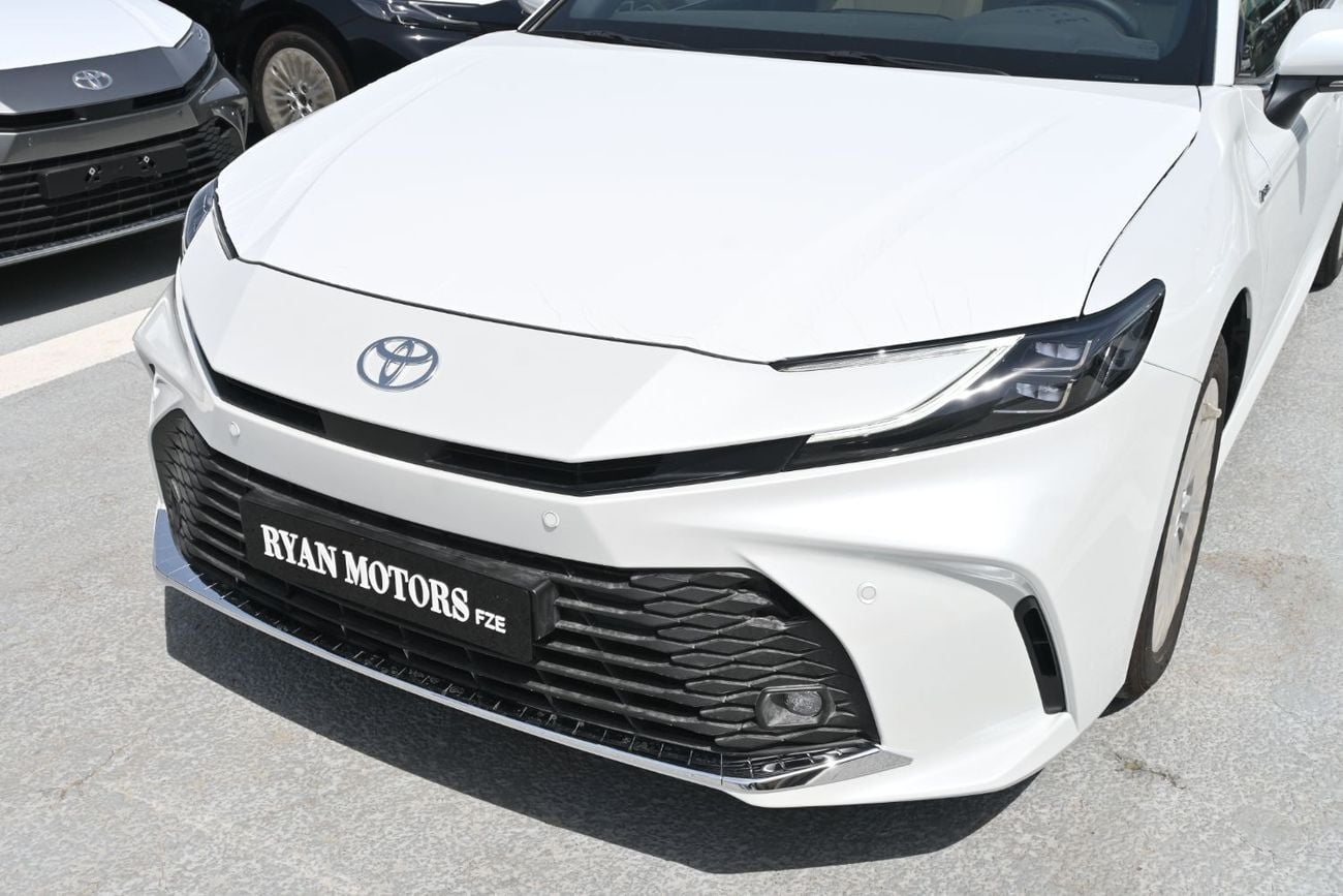 Toyota Camry LE HEV Toyota Camry LE 2.5L Hybrid, Model 2025, Color White