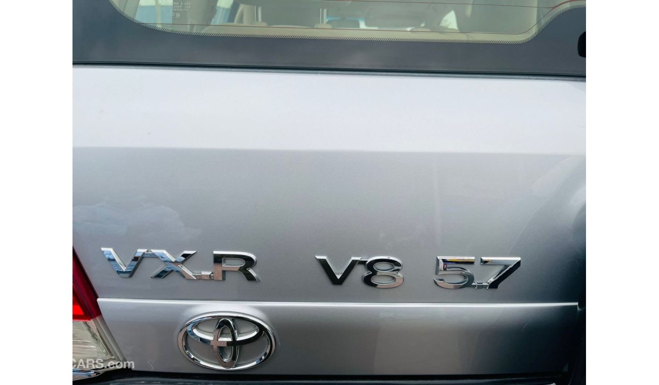 Toyota Land Cruiser VXR V8 5.7