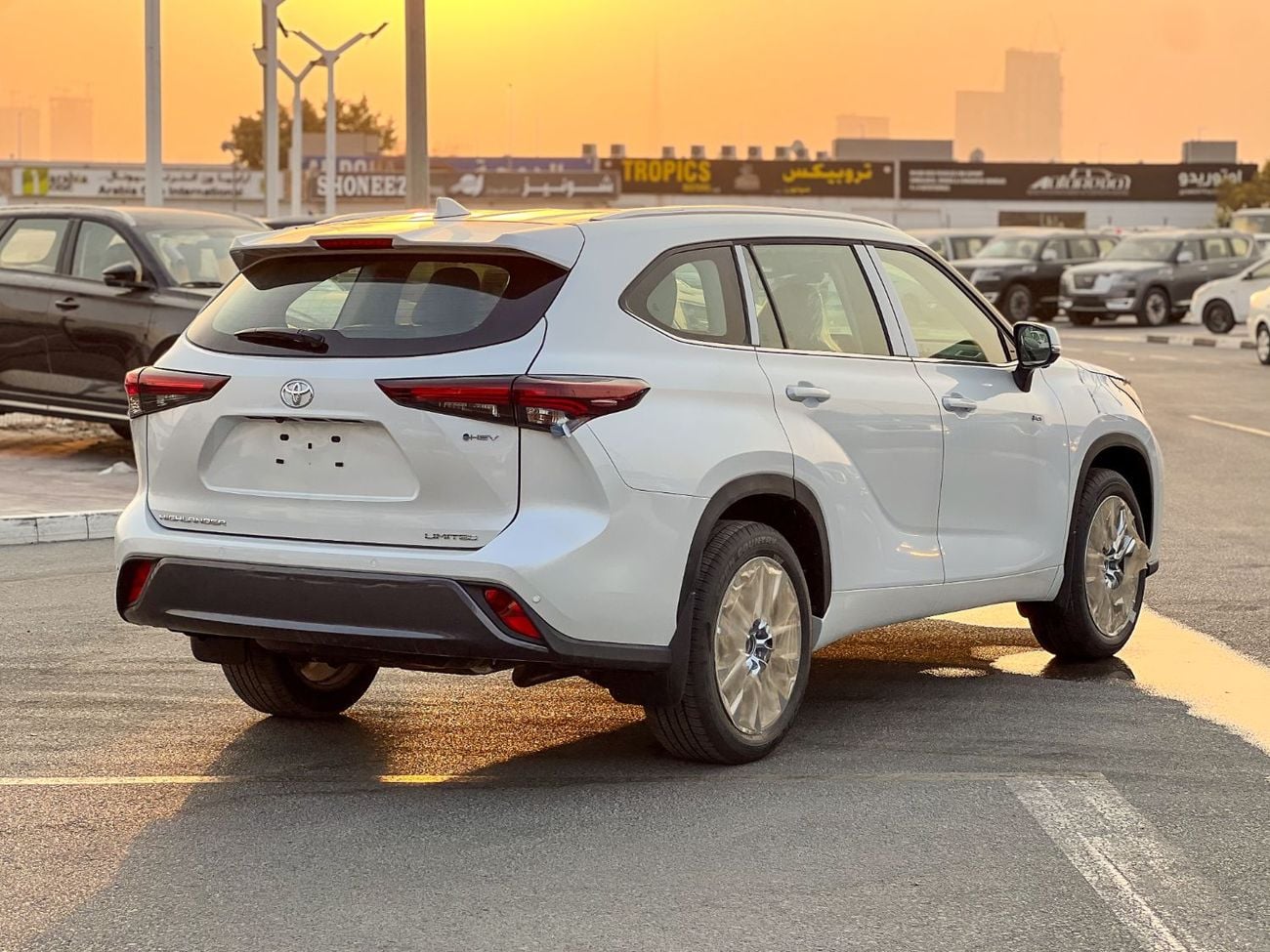 تويوتا هايلاندر LTD HEV 2.5L - EXPORT ONLY