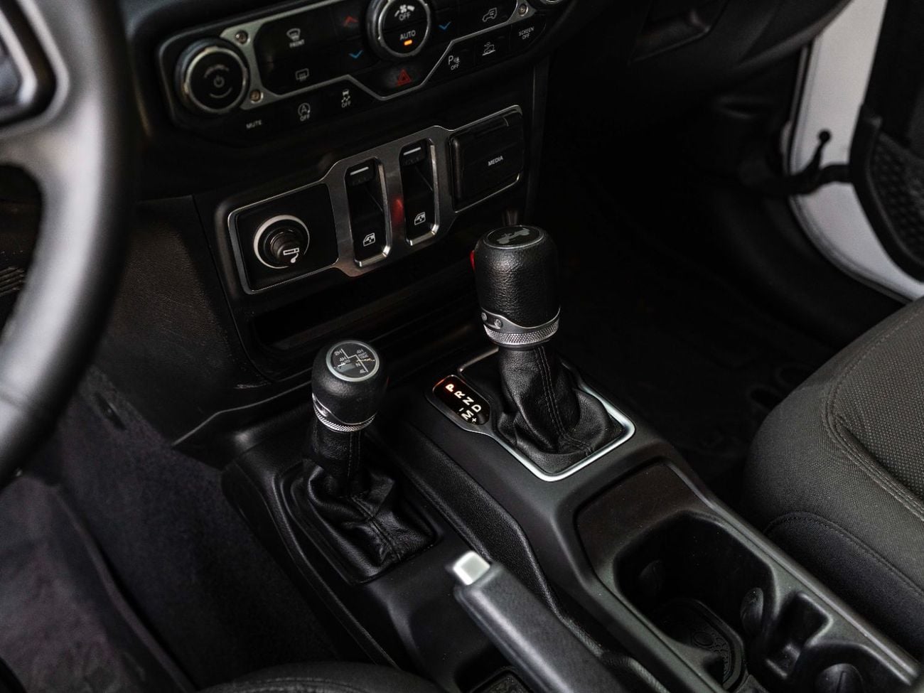 Jeep Wrangler Sport S 3.6L A/T