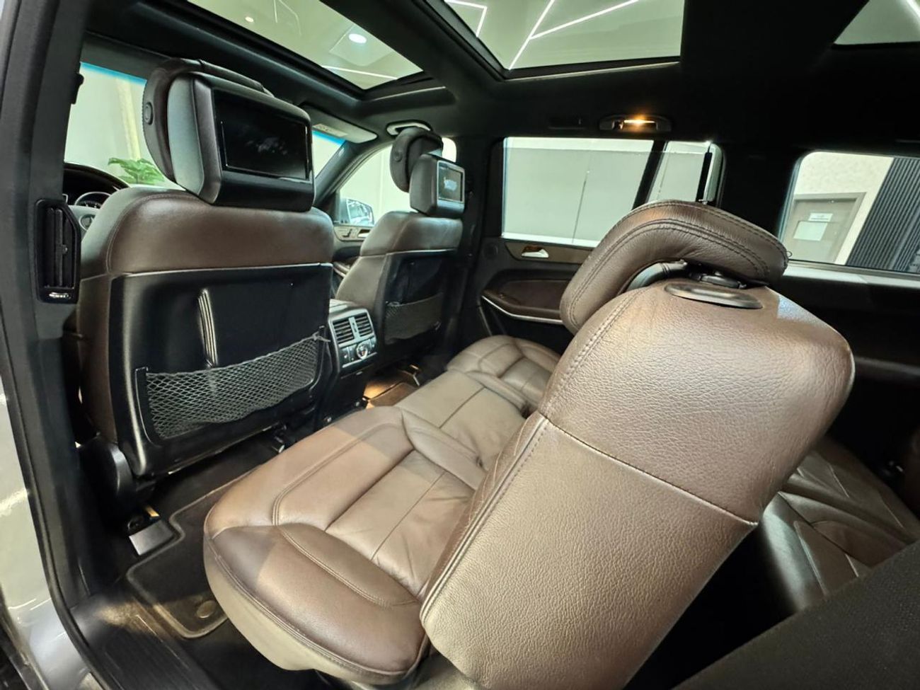 Mercedes-Benz GL 500 Std 4.7L BEAUTIFUL MERCEDES GL500 V8 || TOP RANGE || ACCIDENTS FREE || GCC || 7 SEATS || LIKE NEW