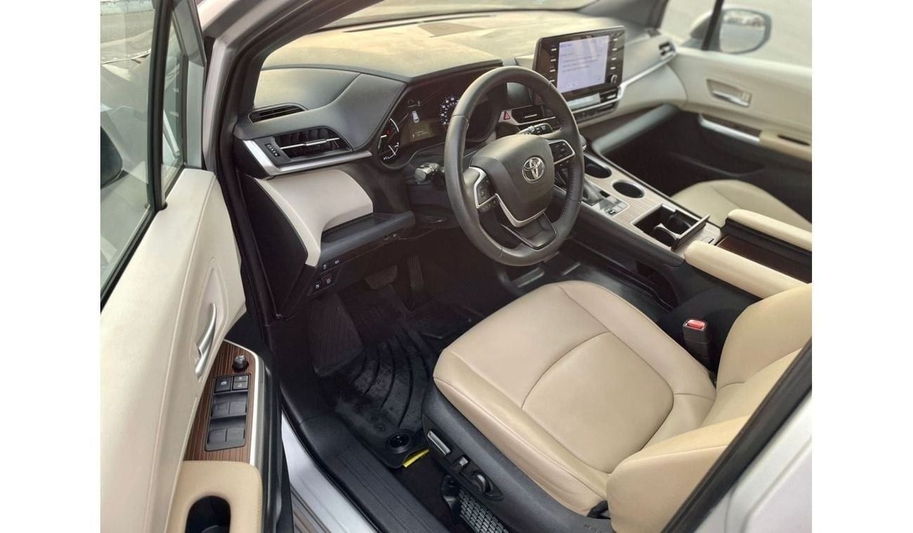 تويوتا سيينا 2021 Toyota Sienna XLE Edition Full Option - Hybrid Fuel - 2.5L V4 - 7 Seater Family Van - 33,400 Mi