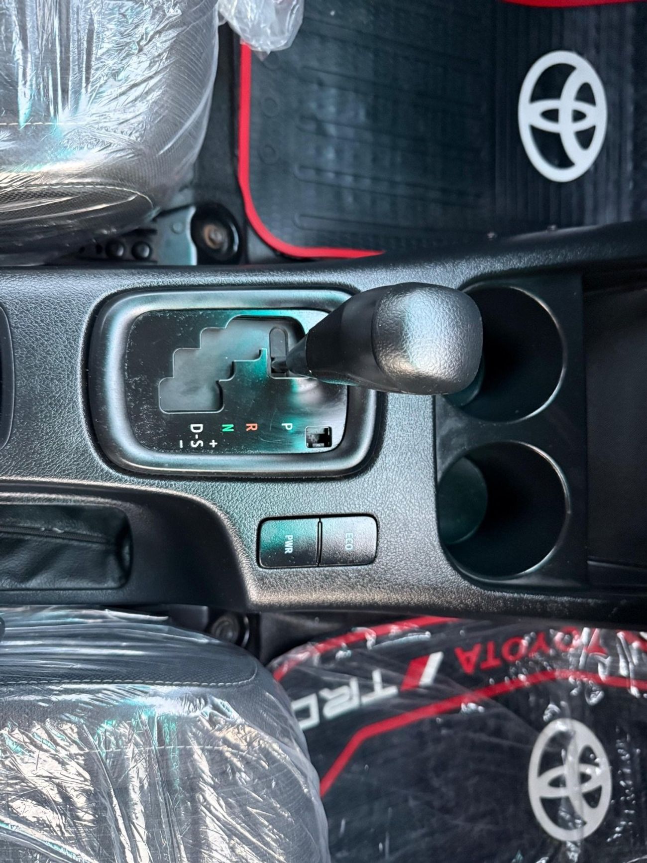 تويوتا هيلوكس SR Right hand drive