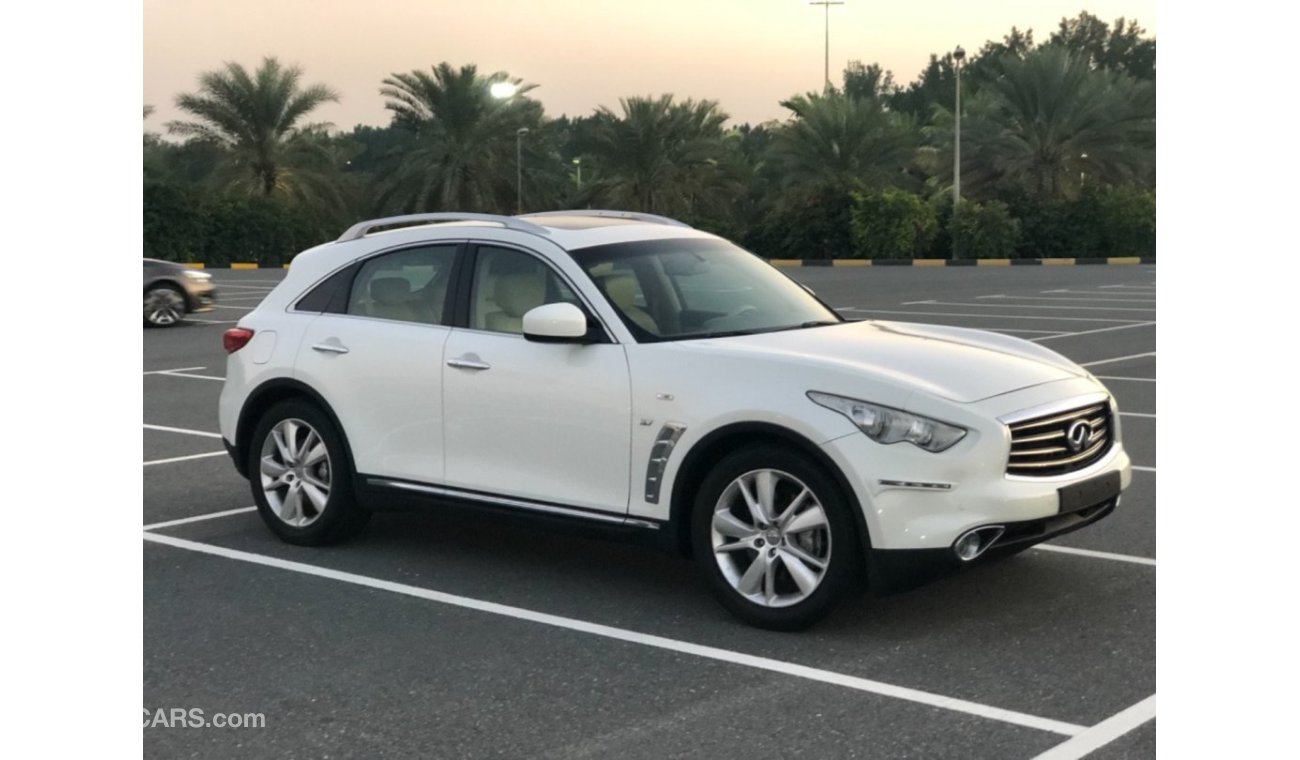 Infiniti QX70 Luxury Plus MODEL 2014 GCC CAR PERFECT CONDITION INSIDE AND OUTSIDE FULL OPTION SUN ROOF LEATHER SEA